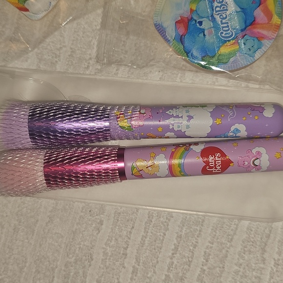 Care Bears Makeup Brush Set With 3 Makeup Sponges - Picture 2 of 5
